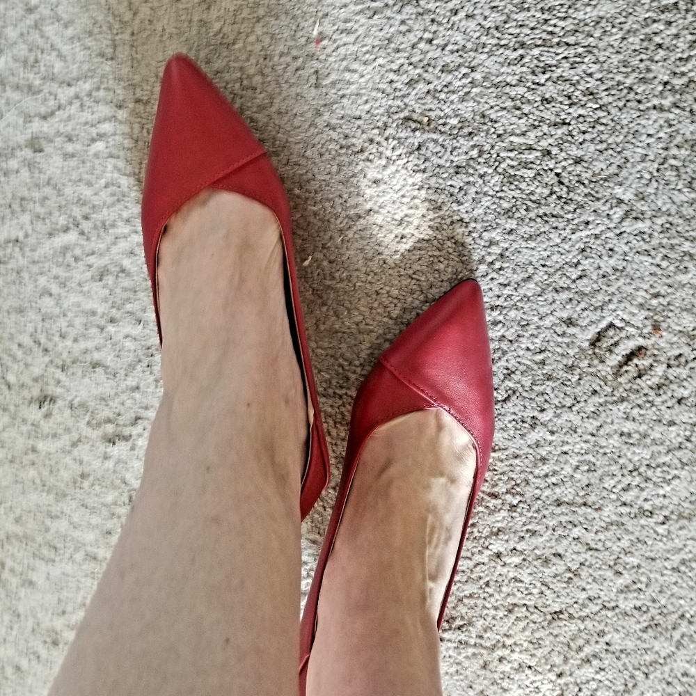 Size 10 kitten heel pumps never worn